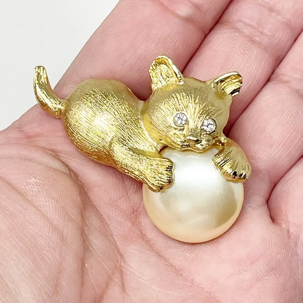 Richelieu Gold Tone Cat Kitten Brooch with Faux Pearl‎ Ball 2